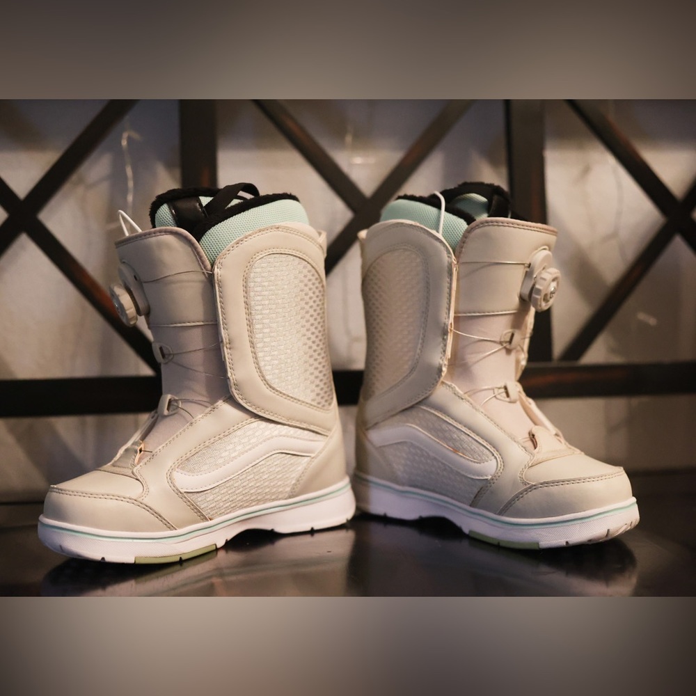 New Van Snowboarding Boots